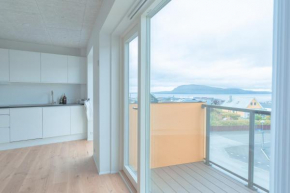 New / Stunning Sea View / Light / 3 BR